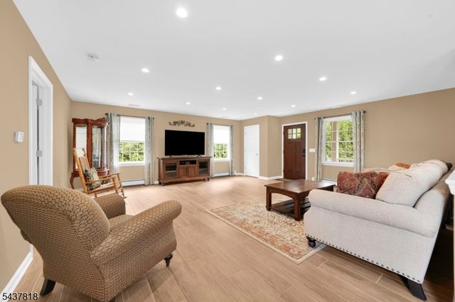 104 Howell Dr, Branchburg Twp., NJ 08876
