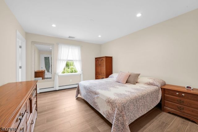 104 Howell Dr, Branchburg Twp., NJ 08876
