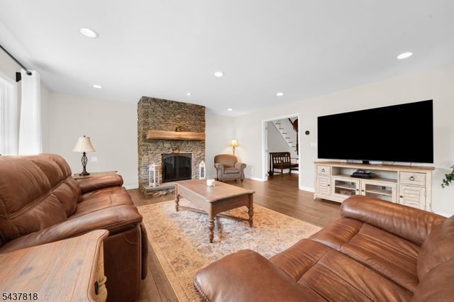 104 Howell Dr, Branchburg Twp., NJ 08876