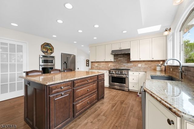 104 Howell Dr, Branchburg Twp., NJ 08876