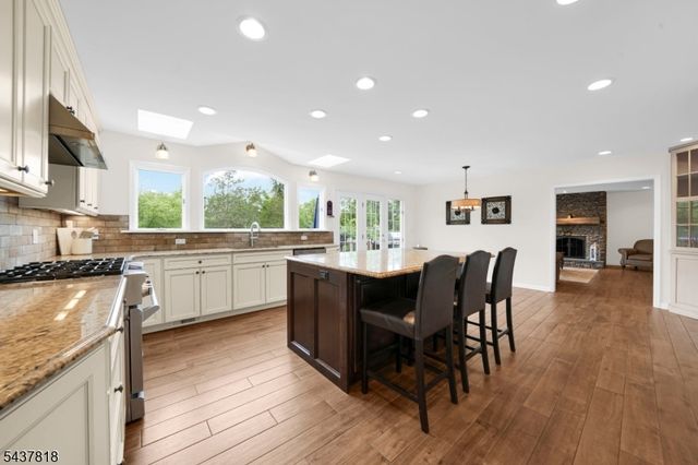 104 Howell Dr, Branchburg Twp., NJ 08876