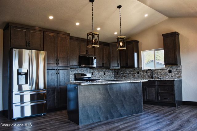 152 Danny Lane, Moyie Springs, ID 83845