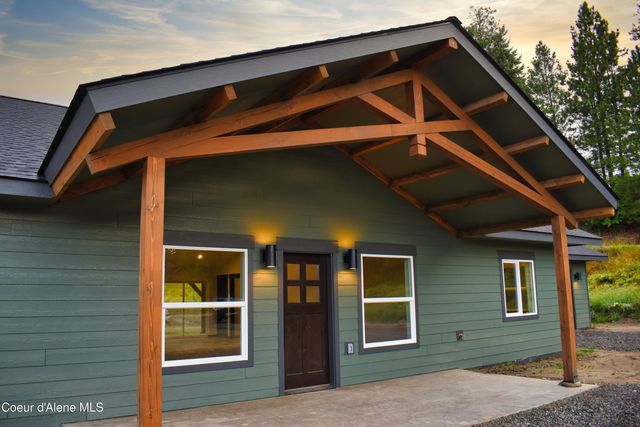 152 Danny Lane, Moyie Springs, ID 83845