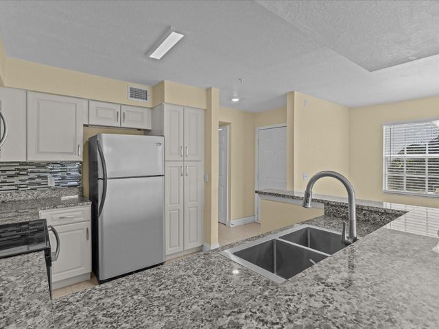 13839 FAIRWAY ISLAND DRIVE 1111, Orlando, FL 32837