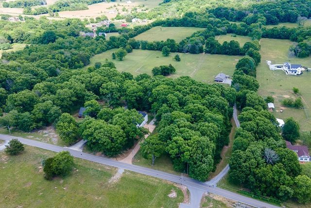 5111 SE Tater Peeler Rd, Lebanon, TN 37090