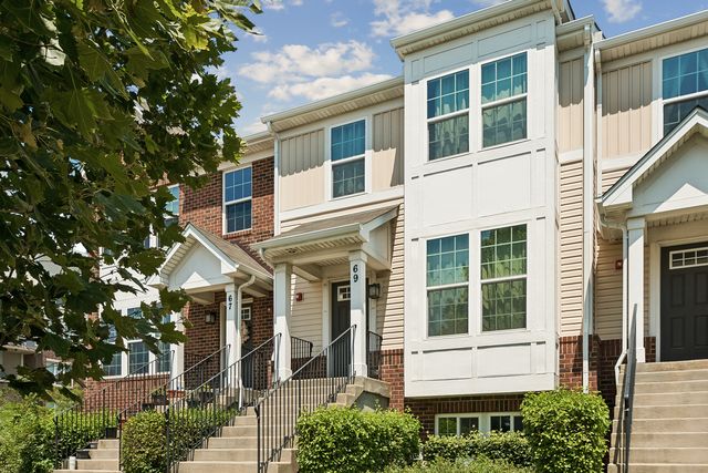 69 Nicholas Drive W, Des Plaines, IL 60016