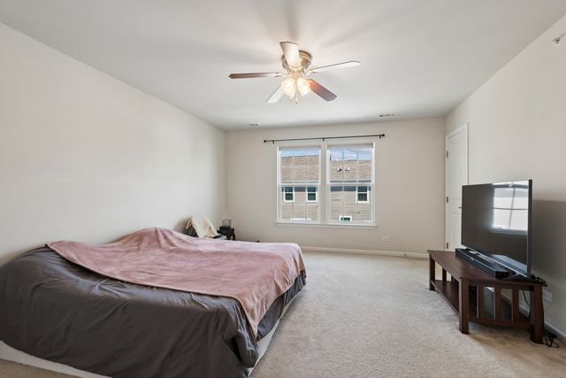 69 Nicholas Drive W, Des Plaines, IL 60016