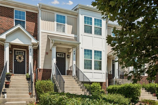 69 Nicholas Drive W, Des Plaines, IL 60016