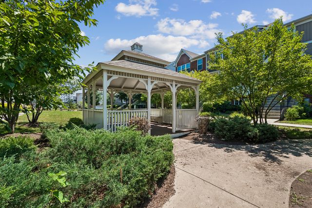 69 Nicholas Drive W, Des Plaines, IL 60016