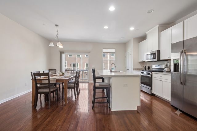 69 Nicholas Drive W, Des Plaines, IL 60016