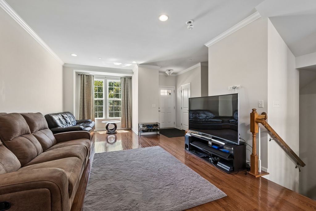 69 Nicholas Drive W, Des Plaines, IL 60016 — photo 5