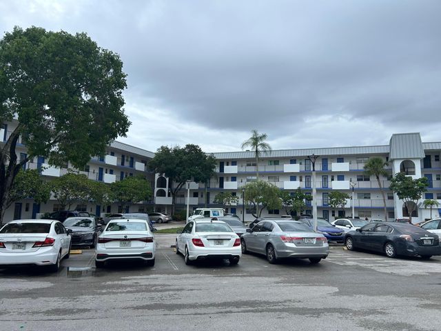 6100 S Falls Cir Drive 105, Lauderhill, FL 33319