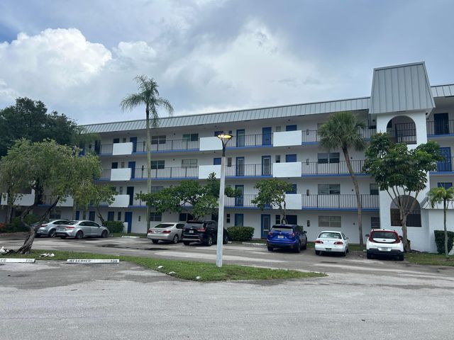 6100 S Falls Cir Drive 105, Lauderhill, FL 33319