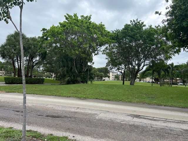 6100 S Falls Cir Drive 105, Lauderhill, FL 33319