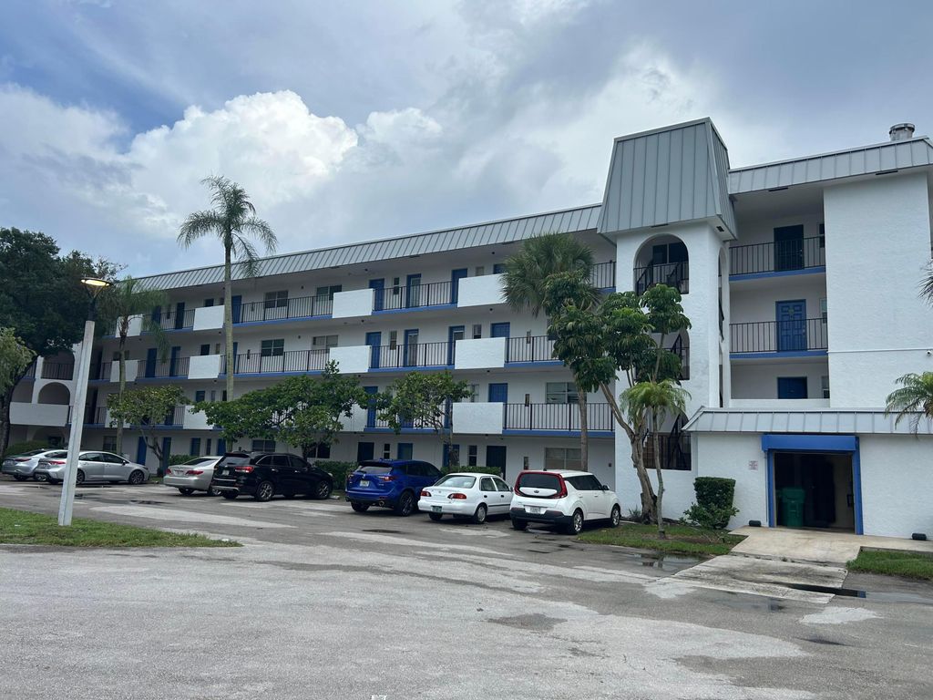 6100 S Falls Cir Drive 105, Lauderhill, FL 33319