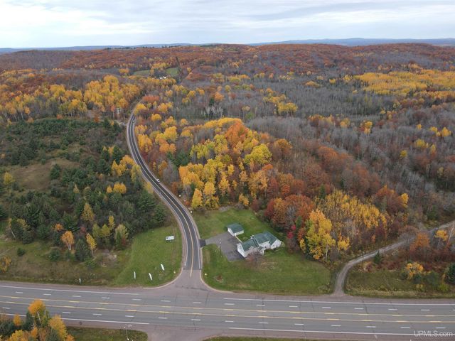 105 Indianhead Road Road, Wakefield, MI 49968