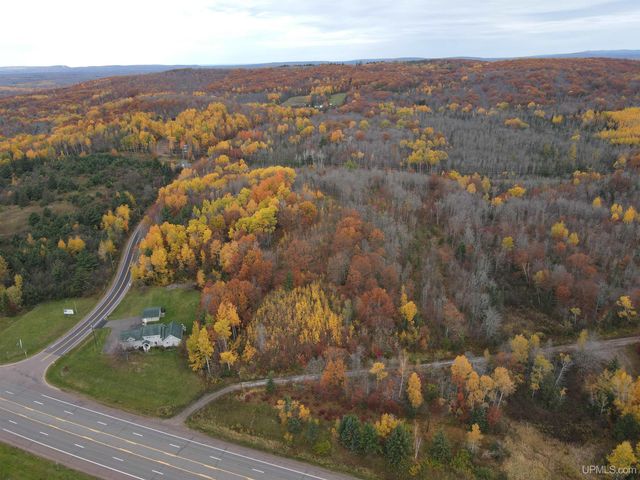 105 Indianhead Road Road, Wakefield, MI 49968