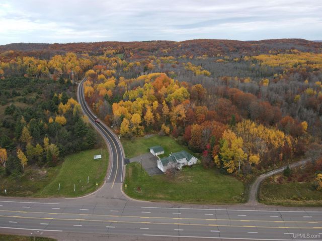 105 Indianhead Road Road, Wakefield, MI 49968