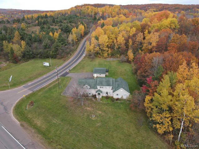 105 Indianhead Road Road, Wakefield, MI 49968