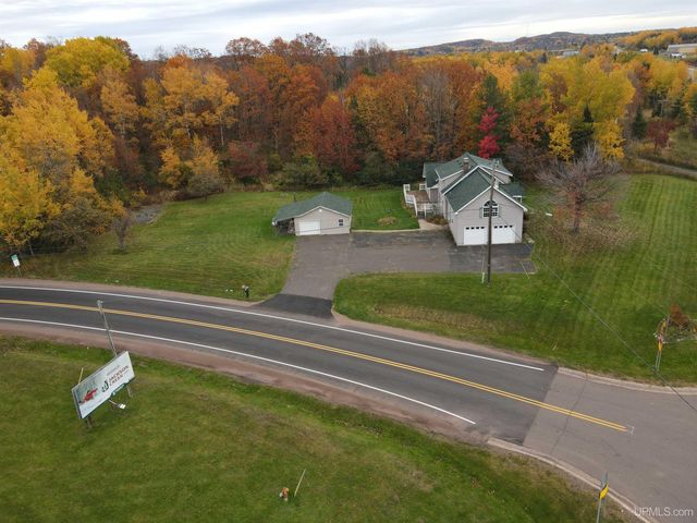 105 Indianhead Road Road, Wakefield, MI 49968