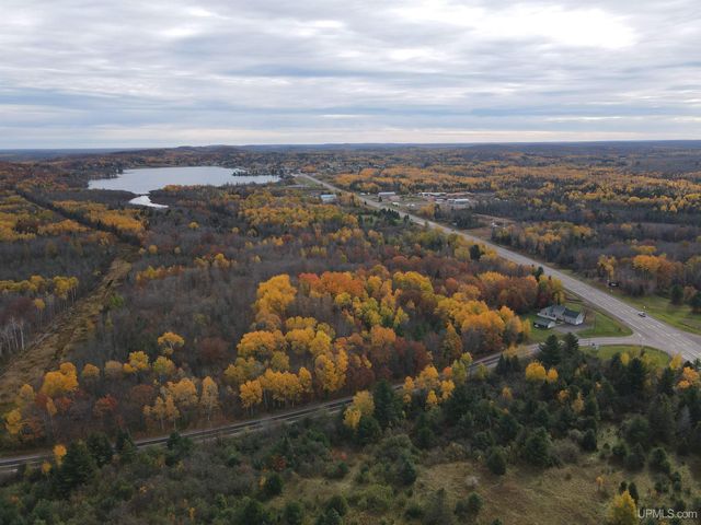 105 Indianhead Road Road, Wakefield, MI 49968