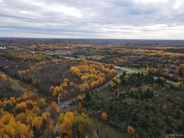 105 Indianhead Road Road, Wakefield, MI 49968