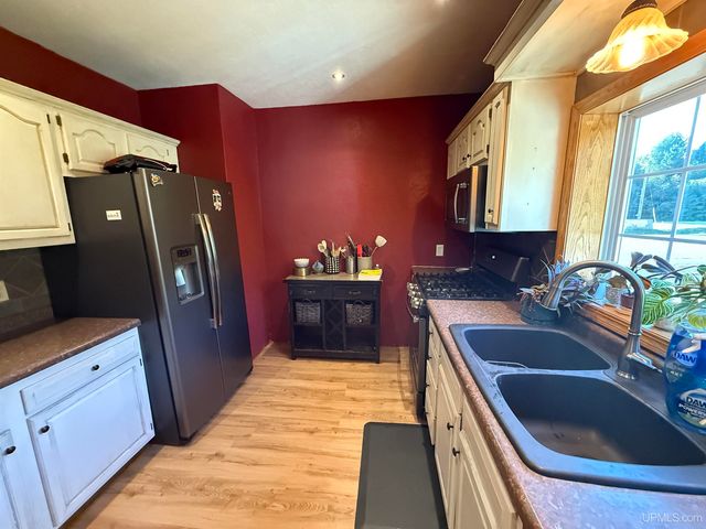 105 Indianhead Road Road, Wakefield, MI 49968