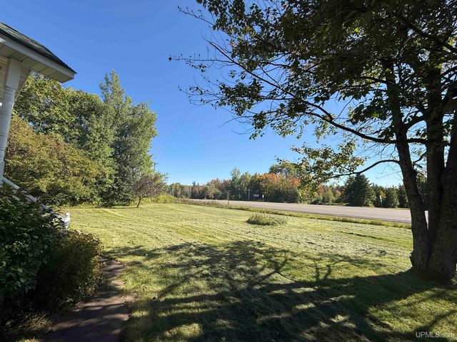 105 Indianhead Road Road, Wakefield, MI 49968