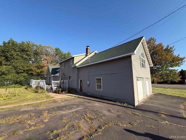 105 Indianhead Road Road, Wakefield, MI 49968