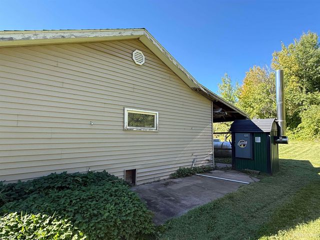 105 Indianhead Road Road, Wakefield, MI 49968