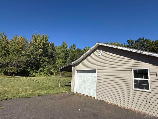 105 Indianhead Road Road, Wakefield, MI 49968