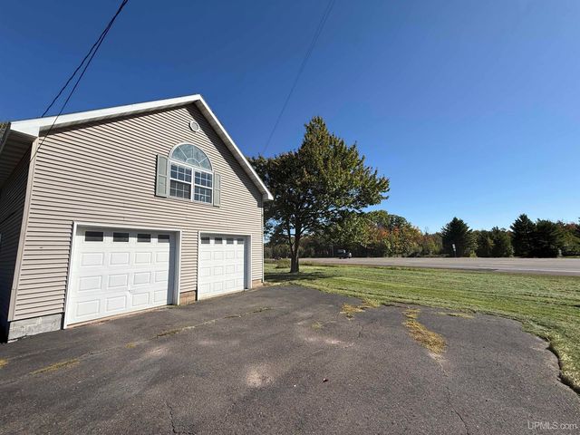 105 Indianhead Road Road, Wakefield, MI 49968