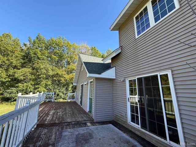 105 Indianhead Road Road, Wakefield, MI 49968