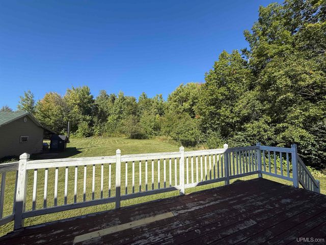 105 Indianhead Road Road, Wakefield, MI 49968