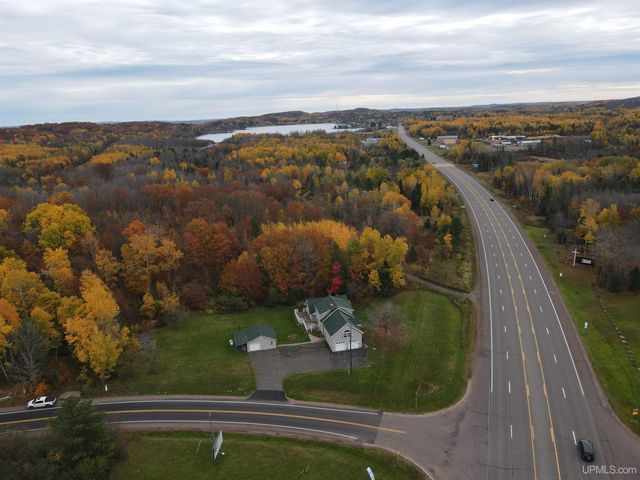 105 Indianhead Road Road, Wakefield, MI 49968