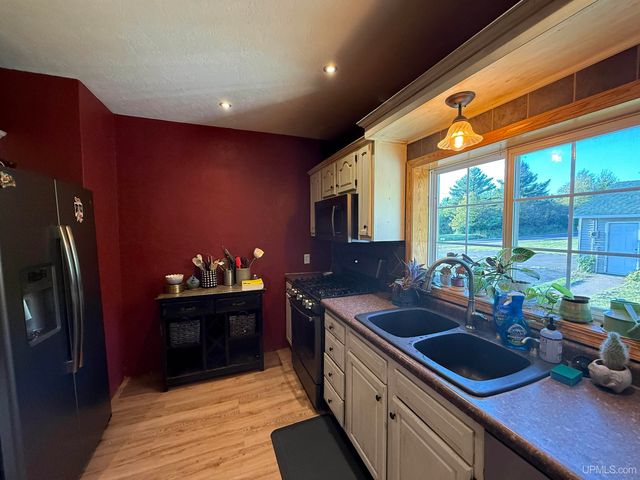 105 Indianhead Road Road, Wakefield, MI 49968