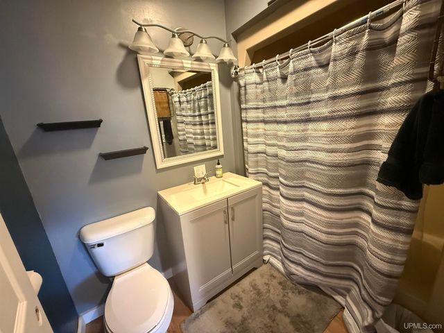 105 Indianhead Road Road, Wakefield, MI 49968