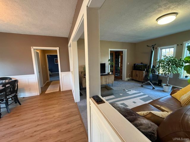 105 Indianhead Road Road, Wakefield, MI 49968