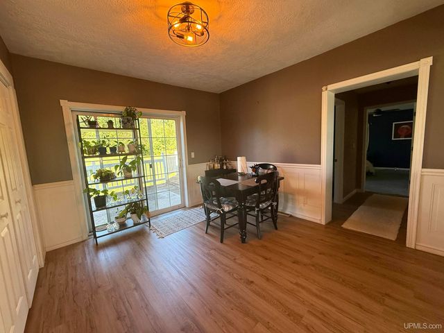 105 Indianhead Road Road, Wakefield, MI 49968