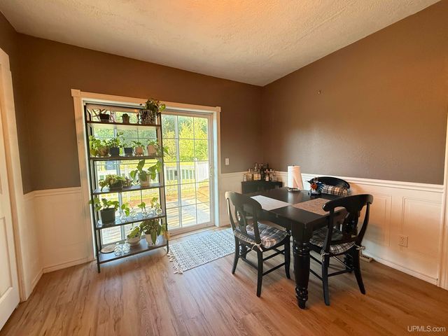 105 Indianhead Road Road, Wakefield, MI 49968