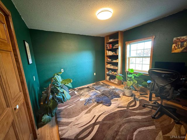 105 Indianhead Road Road, Wakefield, MI 49968