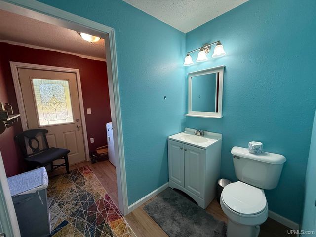 105 Indianhead Road Road, Wakefield, MI 49968