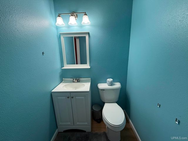 105 Indianhead Road Road, Wakefield, MI 49968