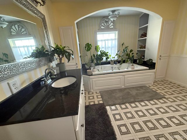 105 Indianhead Road Road, Wakefield, MI 49968