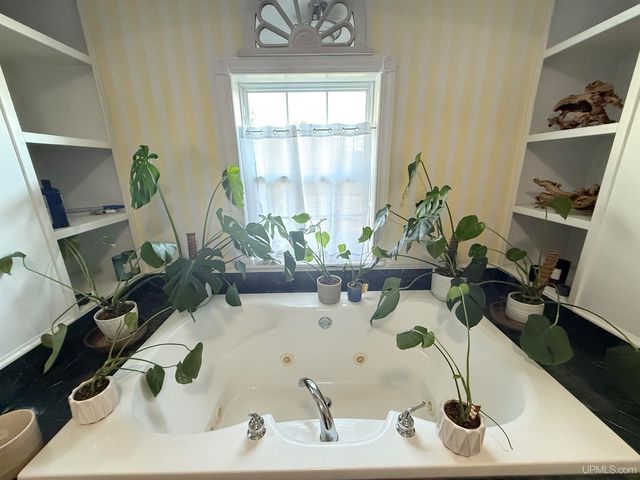 105 Indianhead Road Road, Wakefield, MI 49968