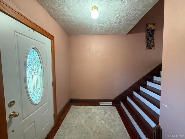 105 Indianhead Road Road, Wakefield, MI 49968