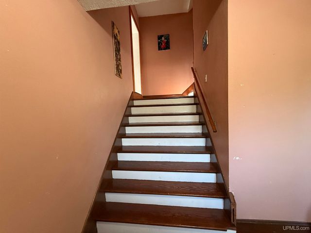 105 Indianhead Road Road, Wakefield, MI 49968