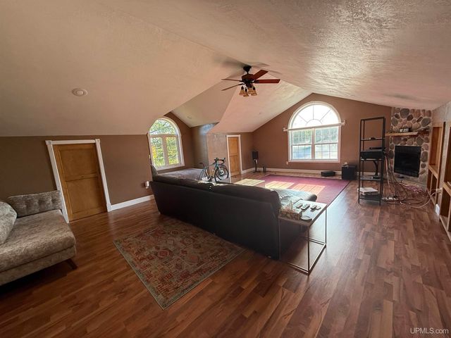 105 Indianhead Road Road, Wakefield, MI 49968