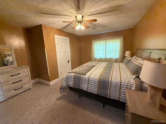 105 Indianhead Road Road, Wakefield, MI 49968