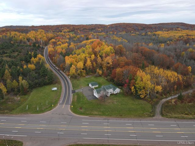 105 Indianhead Road Road, Wakefield, MI 49968